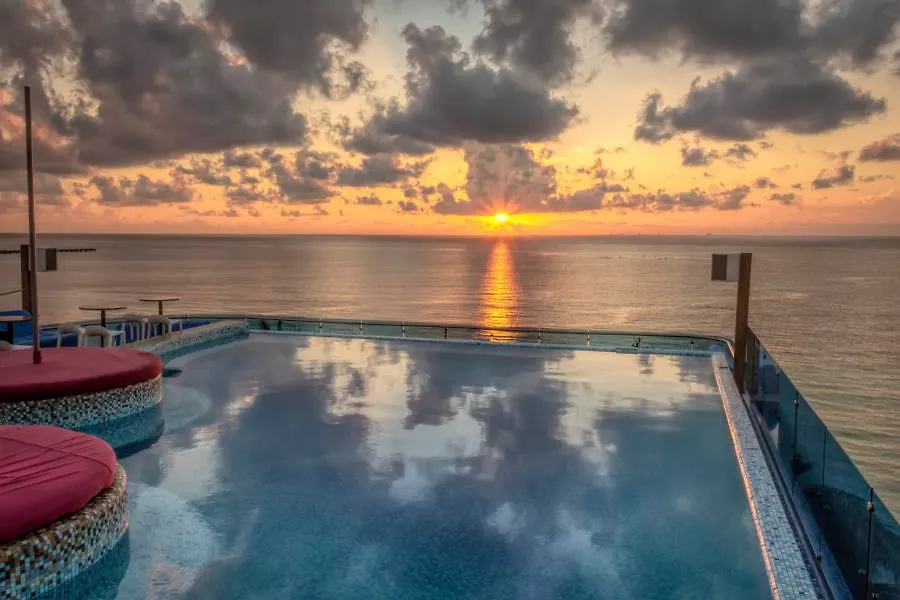 Hotel Alhambra (Adults Only)  Playa del Carmen